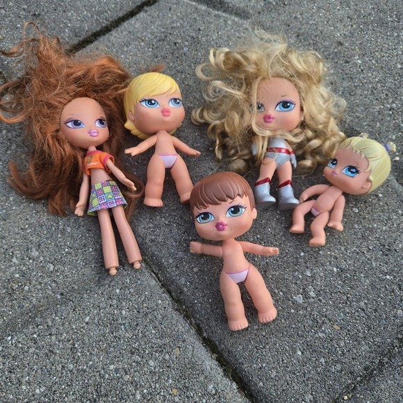 Other - Bratz little dolls lot of 5. Odor! Nude. No accessories